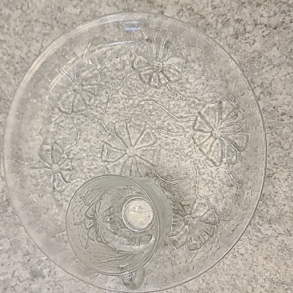 Vintage Rain Flower Clear Floral Glass Plate and Cup Set of 4 - Picture 1 of 7